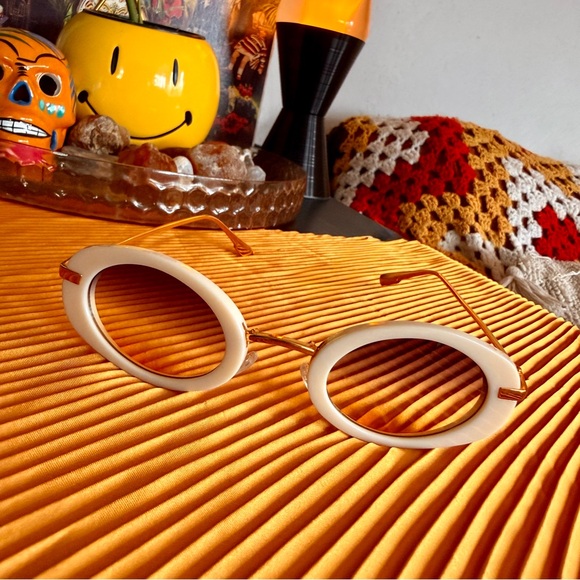 Accessories - Funky Retro Cream Oval Sunglasses